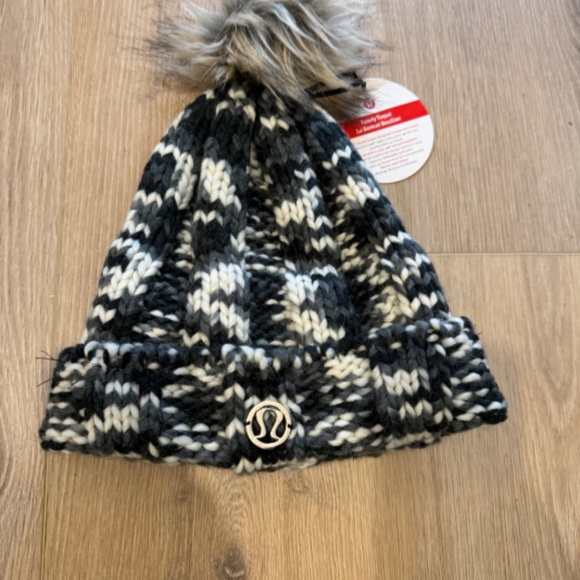 Lululemon pompom toque - Picture 2 of 5